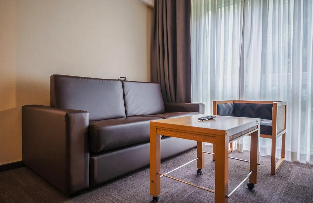 Hotel & Aparthotel Casteau Resort Mons Soignies-1