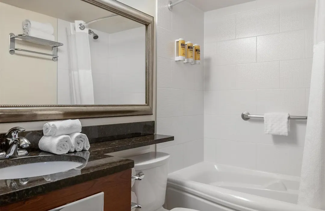 Best Western Plus Chocolate Lake Hotel - Halifax-1