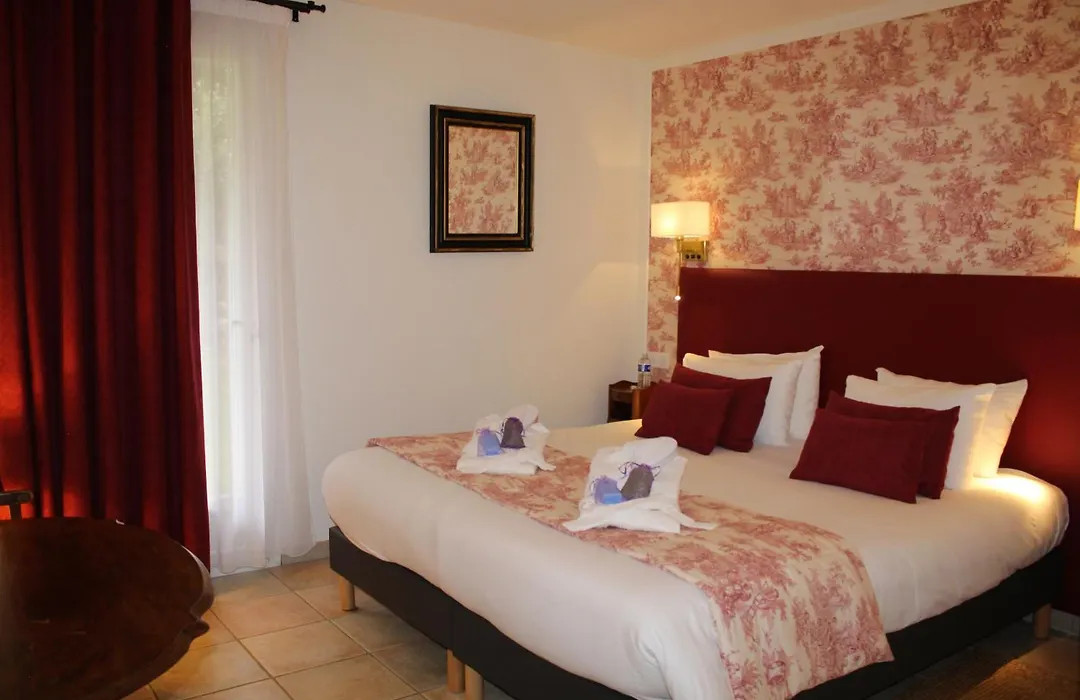 Logis Hotel La Bastide De Grignan & Restaurant La Chenaie-1