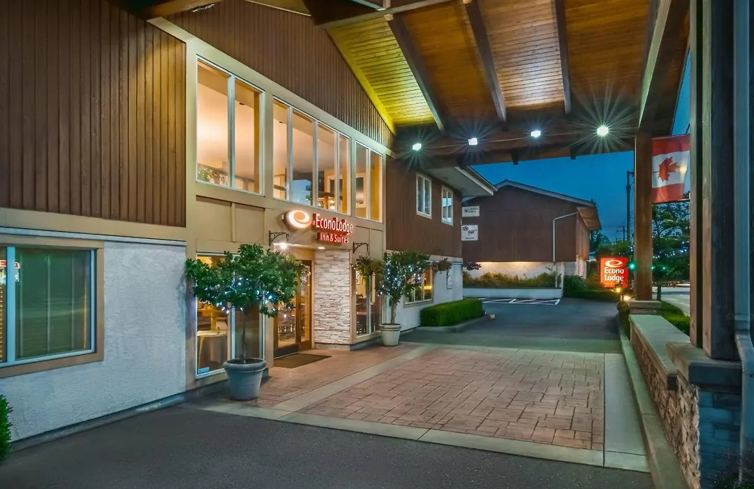 Econo Lodge Inn&Suites-1