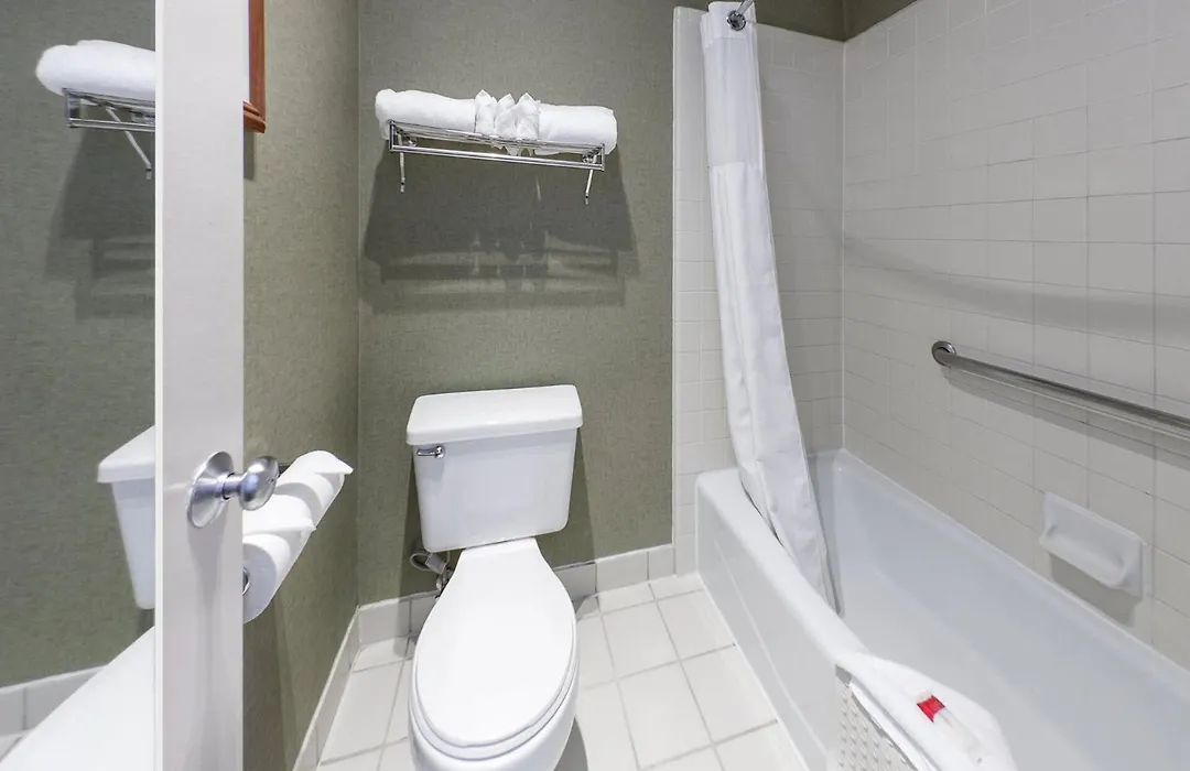 Ramada By Wyndham Costa Mesa/Newport Beach-1