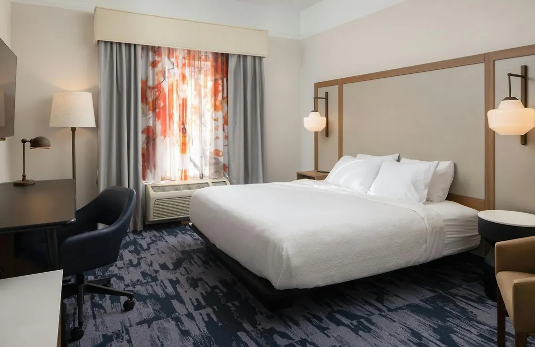 Fairfield Inn And Suites By Marriott Fort Wayne-1