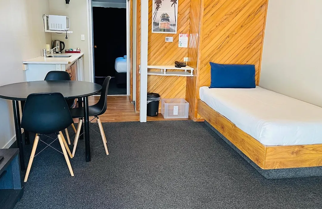 Bennetts Thermal Motor Inn-1