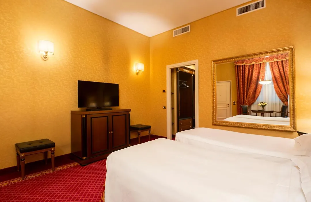Hotel Maxim-1