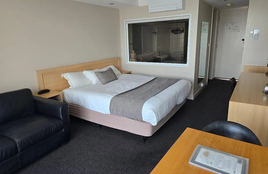 Richmond Henty Hotel-1