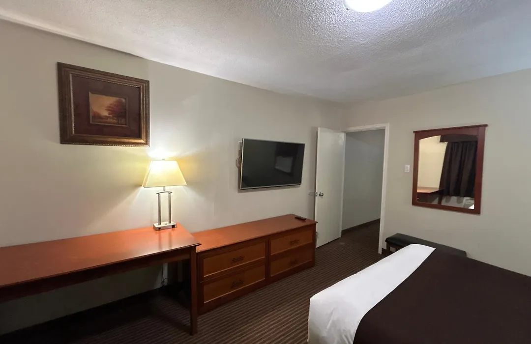 Travelodge By Wyndham Valleyview Ab-1