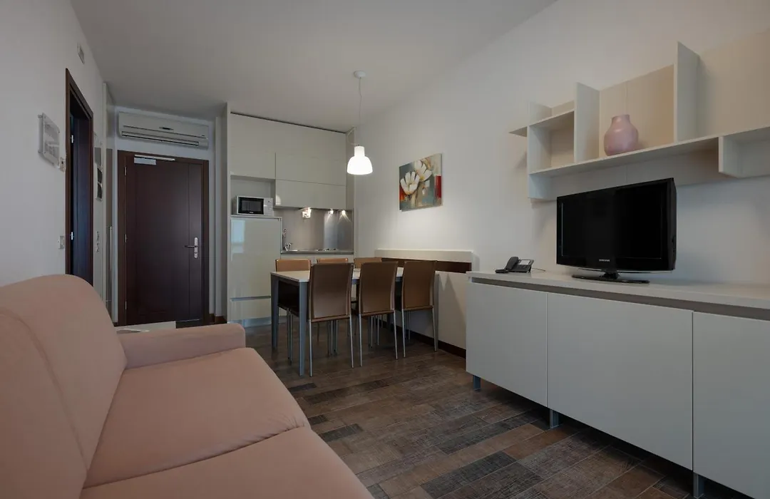 Aparthotel Holiday-1
