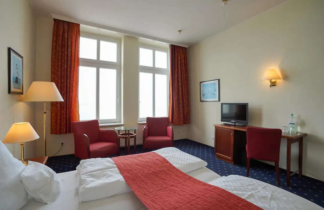 Strandhotel Vierjahreszeiten-1