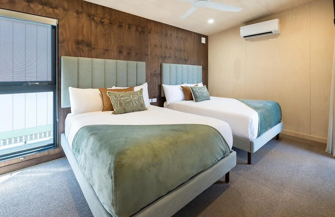 Ashmore Palms Holiday Village-1