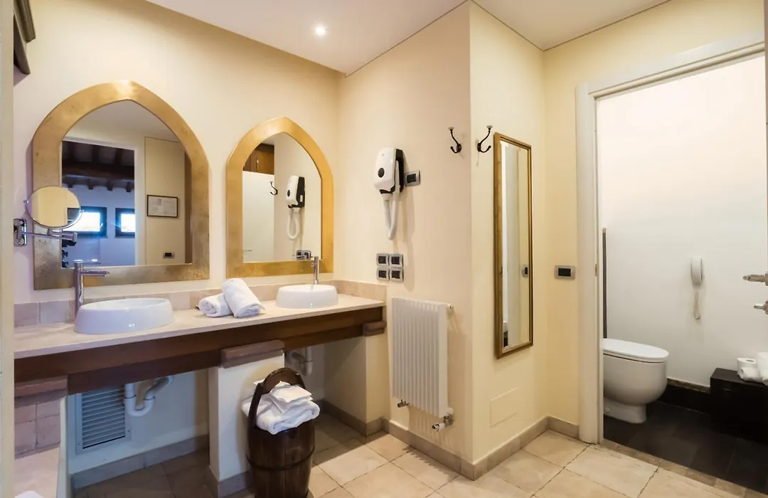 Vogue Hotel Arezzo-1