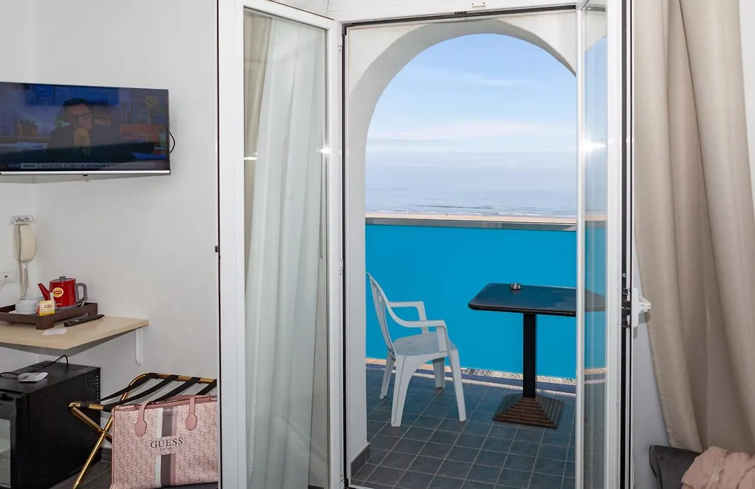 Momo Seaview Hotel-1