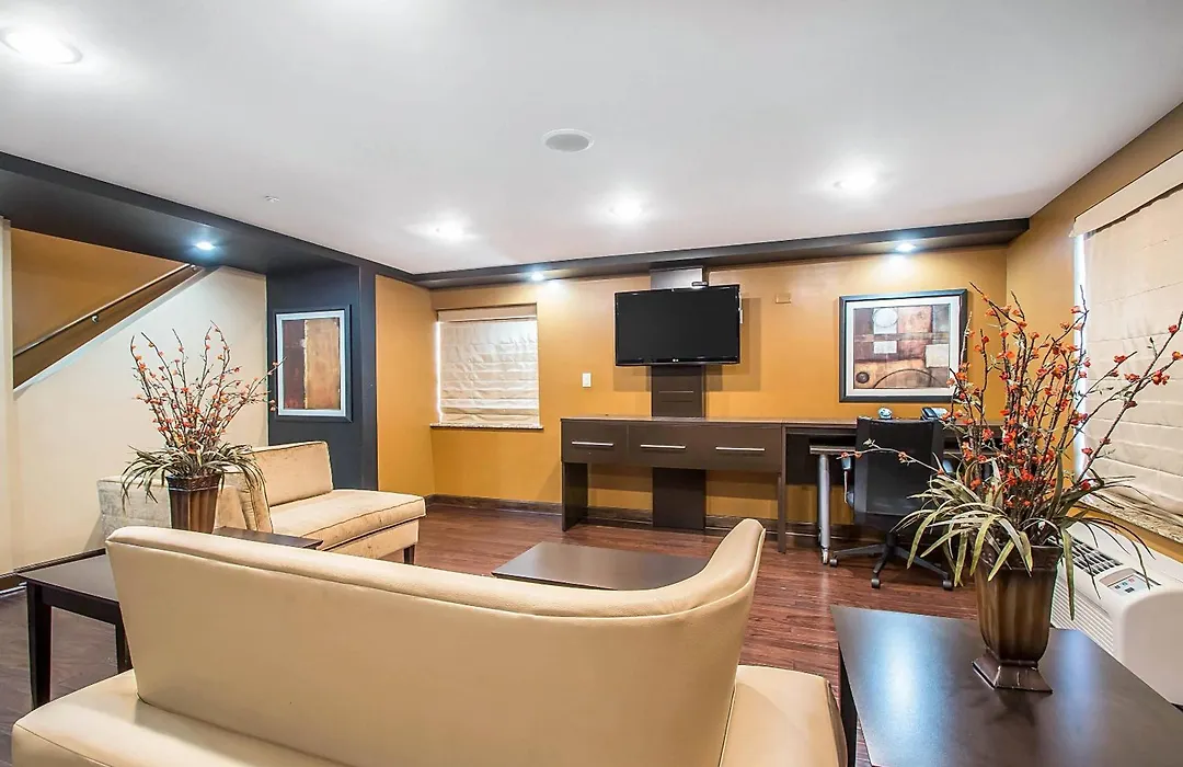 Clarion Inn Elmhurst - Oak Brook Near I-88, I-290, I-294-1