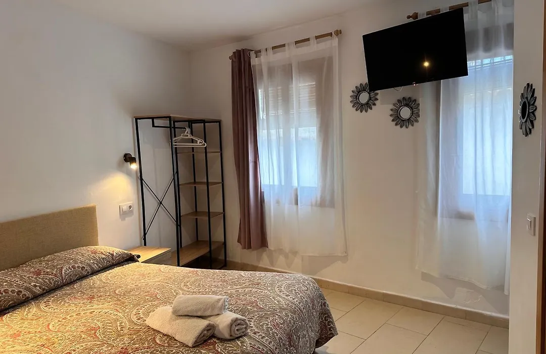 P&R Hostals Codolar-1