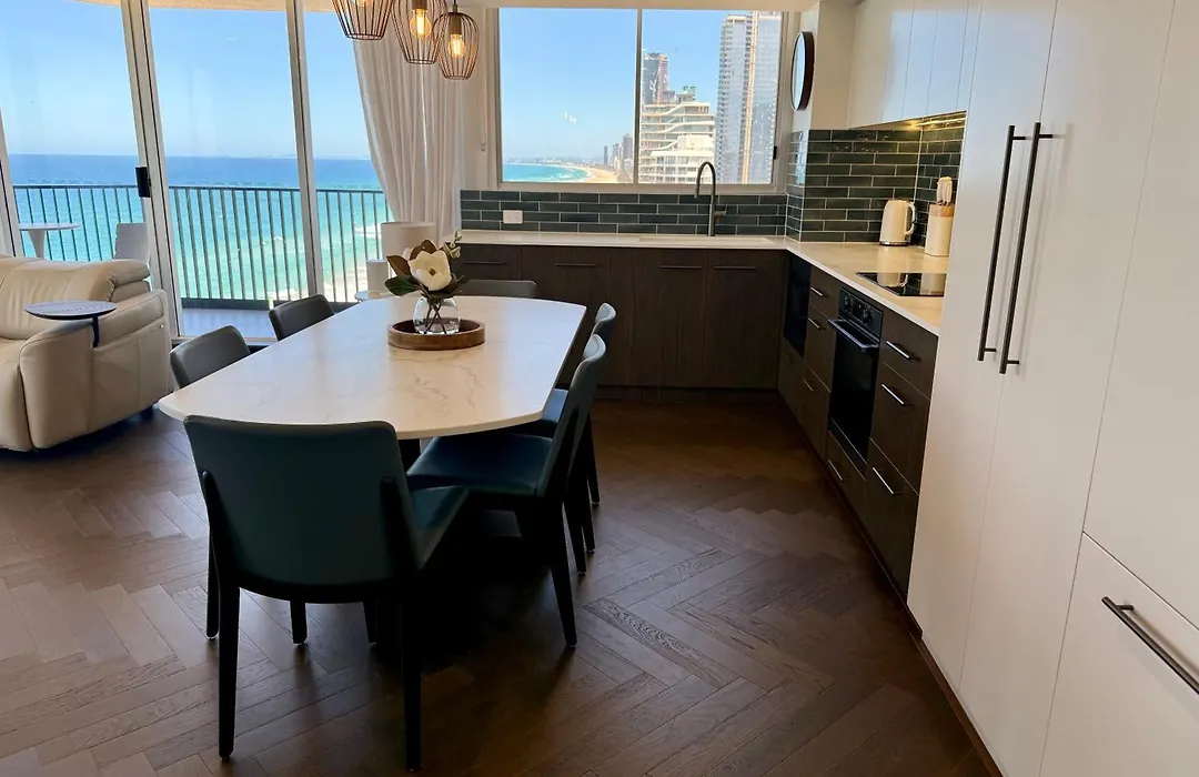 Golden Sands On The Beach - Absolute Beachfront Apartments-1