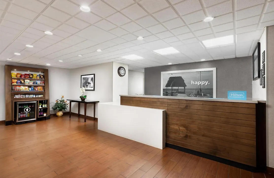 Hampton Inn Naples-Central-1