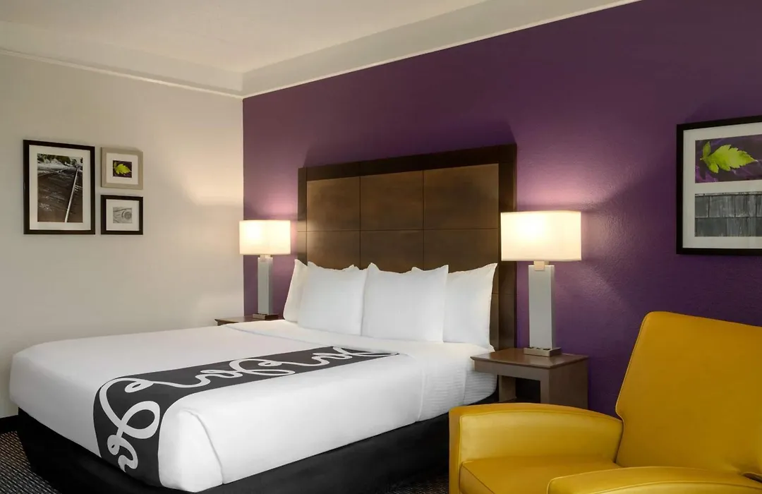 La Quinta By Wyndham Arlington North 6 Flags Dr-1