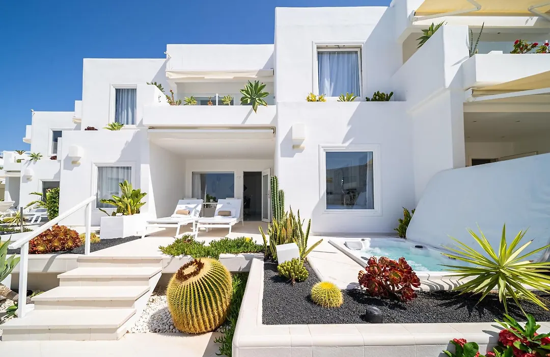 Lani'S Suites De Luxe - Adults Only-1