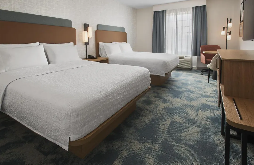 Hampton Inn & Suites Greenfield-1