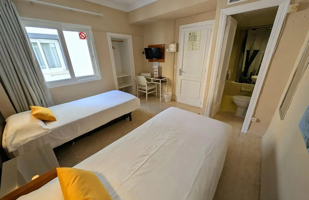 Hostal Mar Del Plata (Adults Only)-1