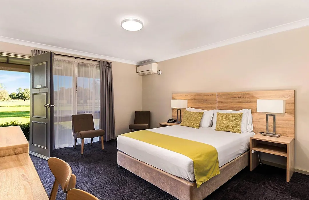 Quality Inn Carriage House-1