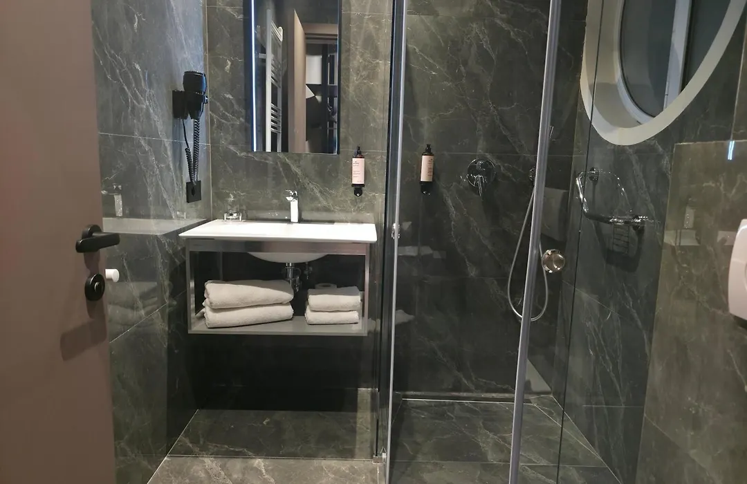 Mondial Hotel-1