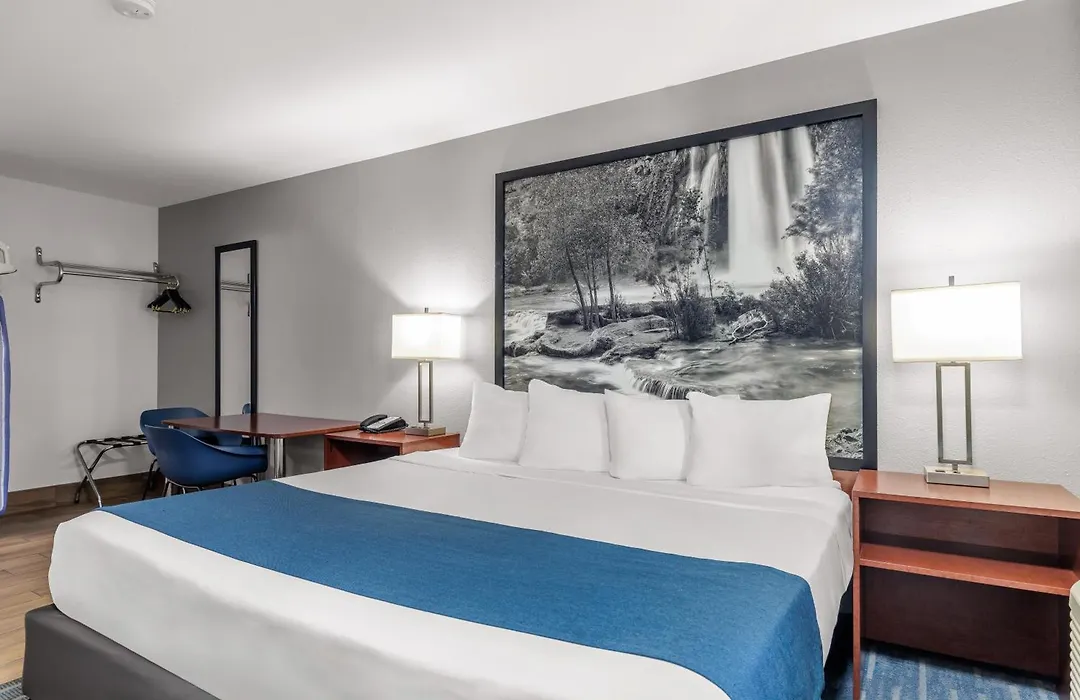 Days Inn & Suites By Wyndham Flagstaff I-40-1