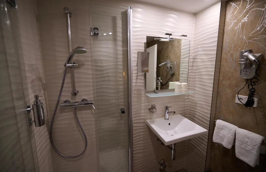 Hotel Vis A Vis-1