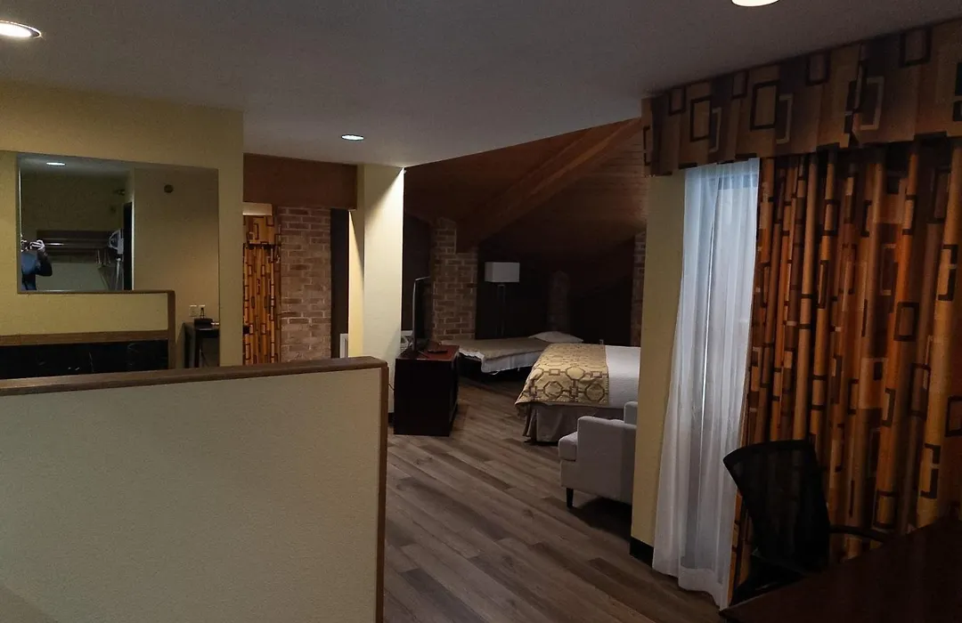 Baymont By Wyndham Battle Creek Downtown-1