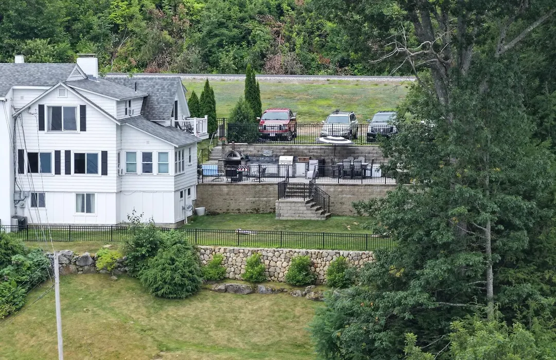 Belknap Point Inn-1
