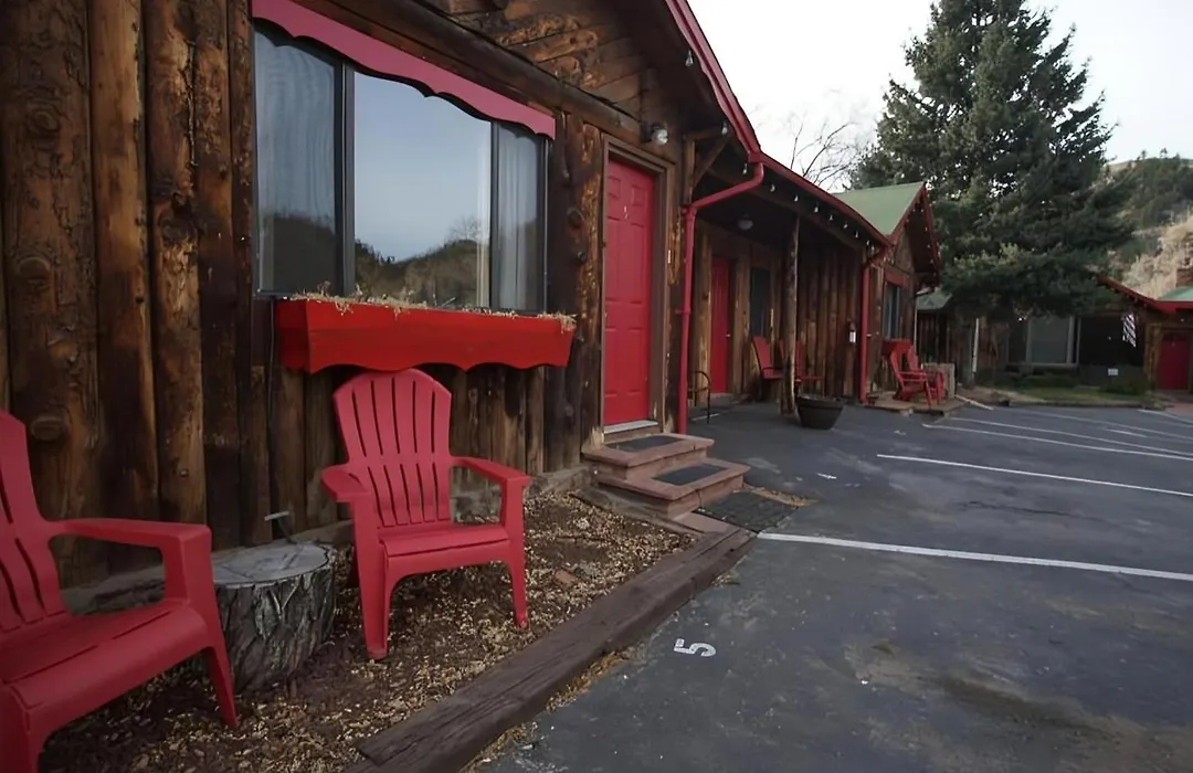 Foot Of The Mountain Motel-1