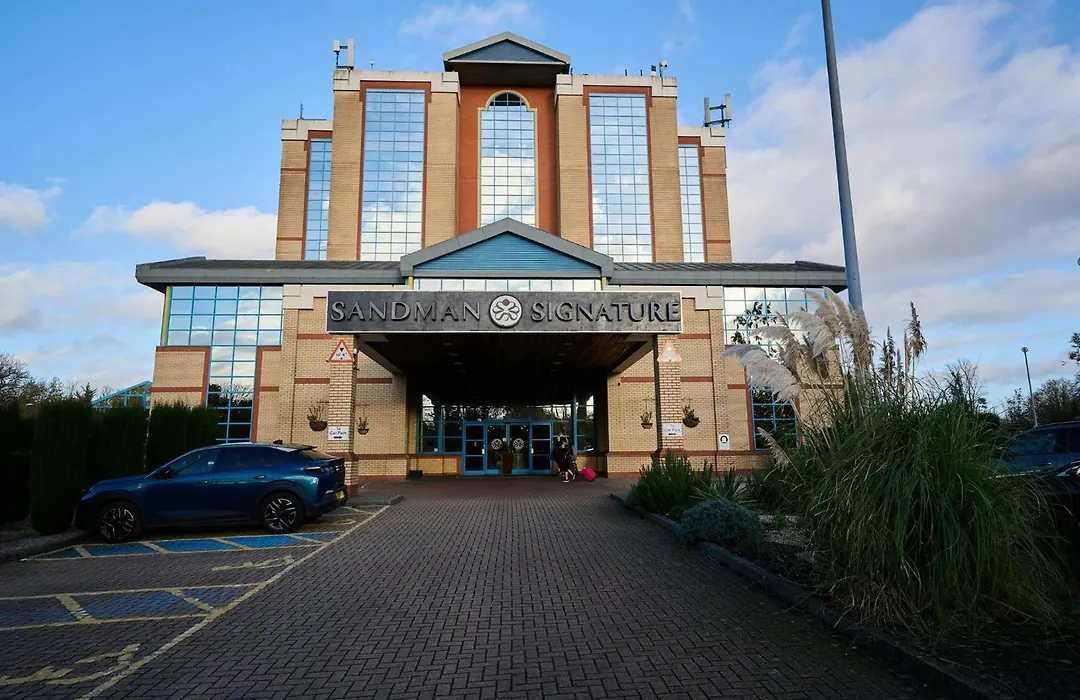 Sandman Signature London Gatwick Hotel-1