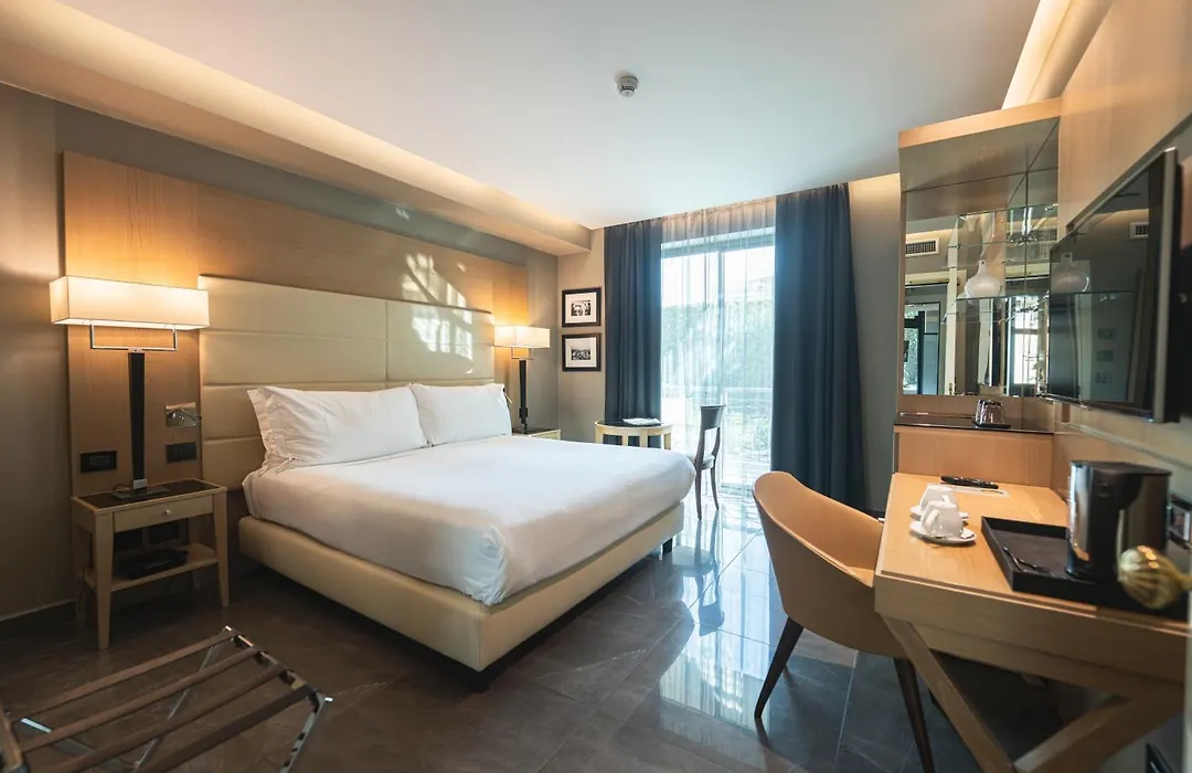 Hotel Forum-1