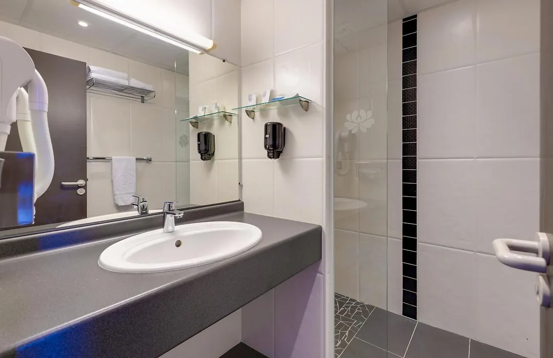 Brit Hotel Golfhotel Saint Samson-1