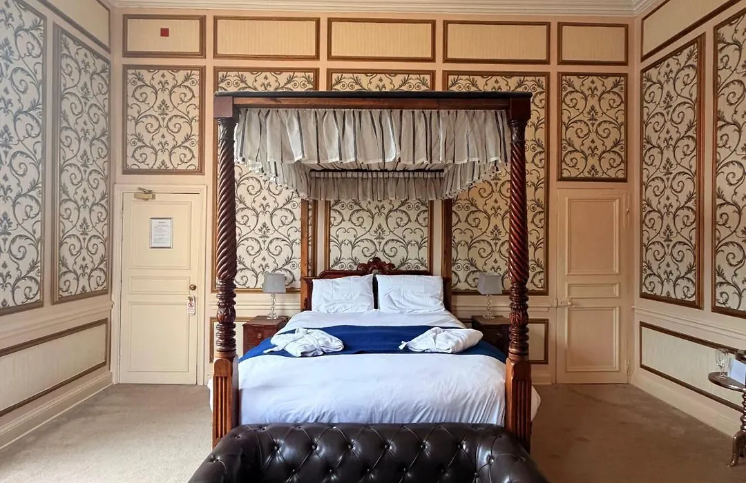The Old Lodge-1