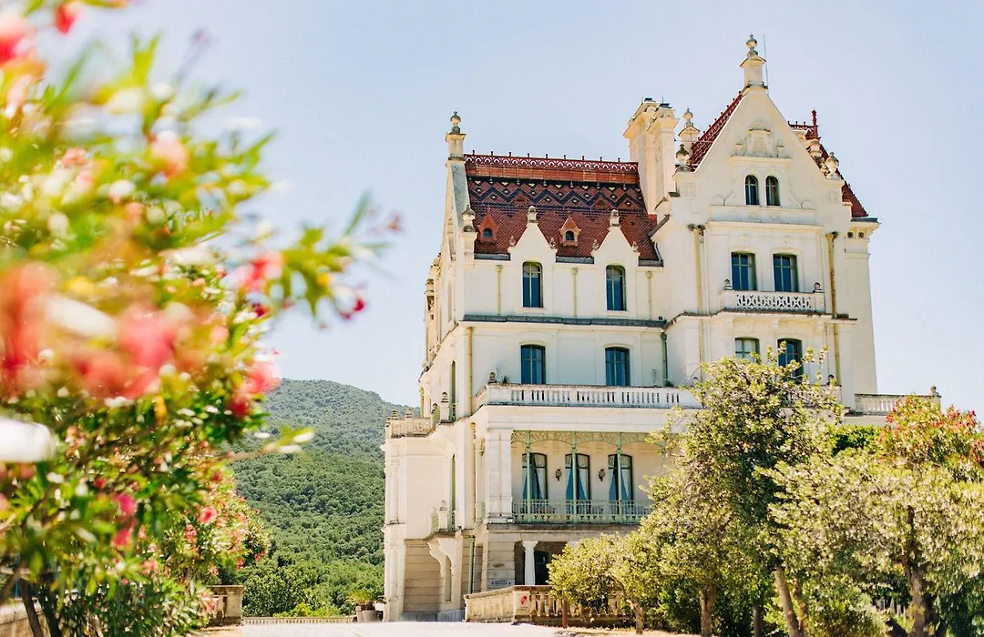 Chateau De Valmy - Chambres D'Hotes-1