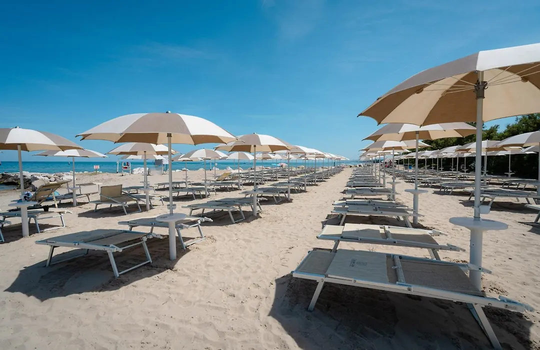 Club Del Sole Stork Family Collection-1