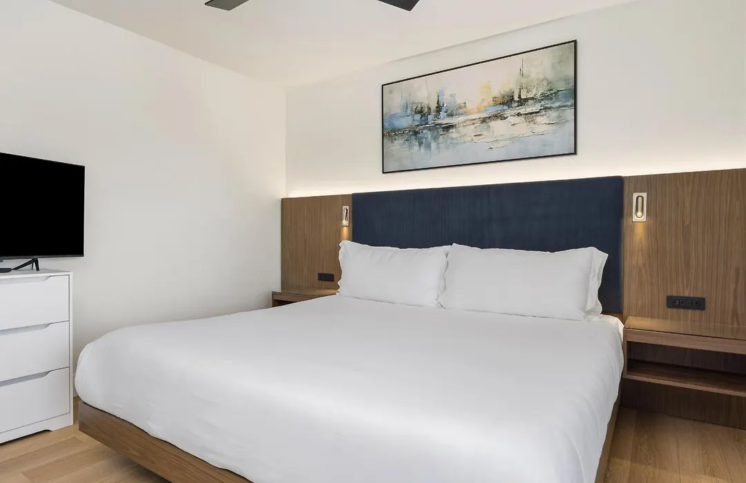 456 Embarcadero Inn & Suites-1
