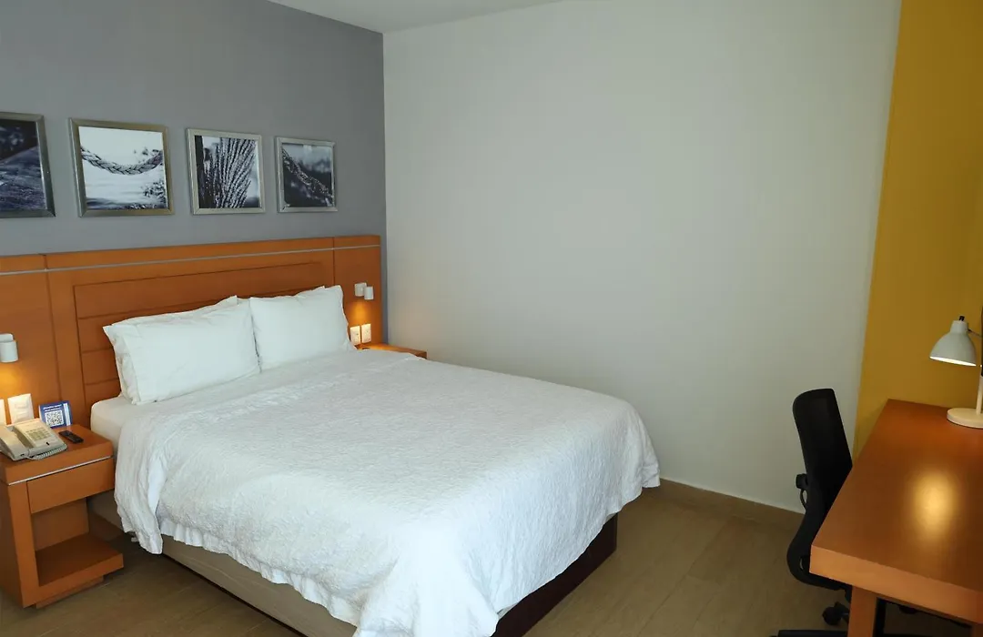 Hampton Inn & Suites By Hilton Paraiso-1