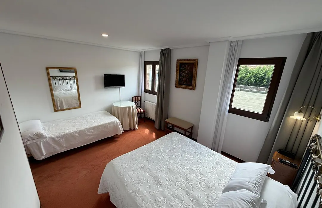 Hotel Santillana-1
