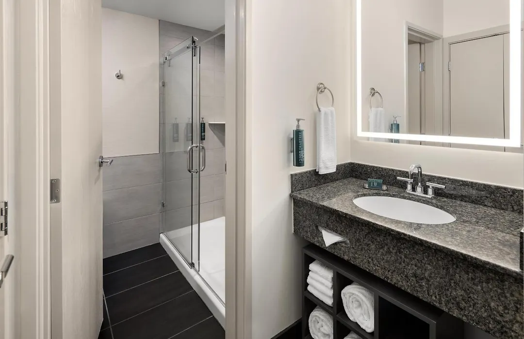 Doubletree By Hilton Racine Harbourwalk-1