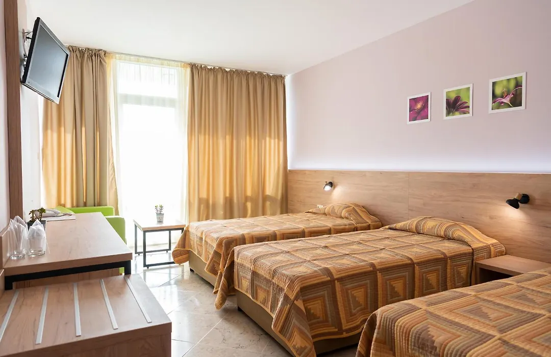 Ivana Palace Hotel - Free Parking-1