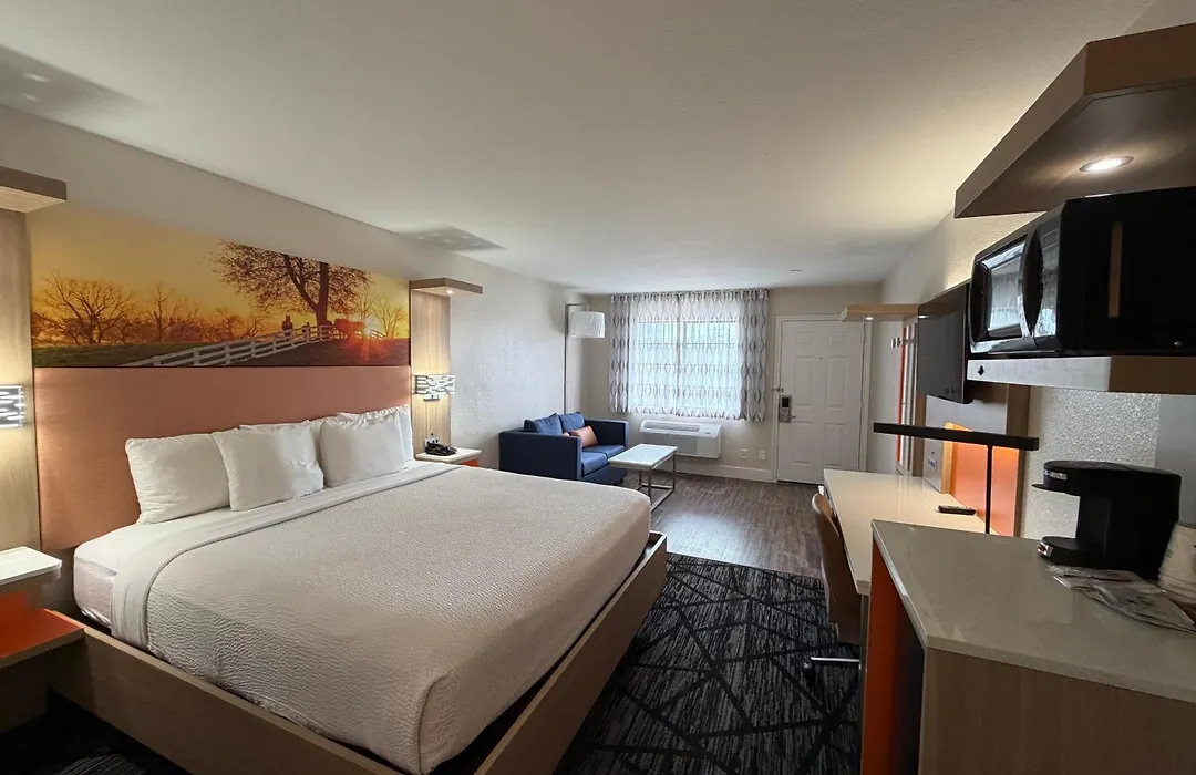 Days Inn By Wyndham Granbury-1