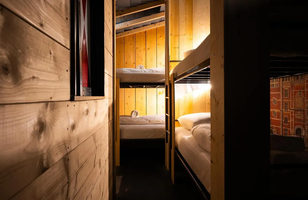 Amsterdam Teleport Hotel - Free Parking-1