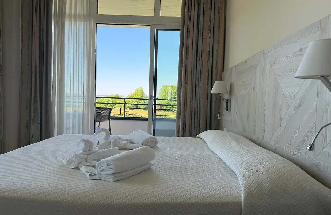 Hotel Holiday-1