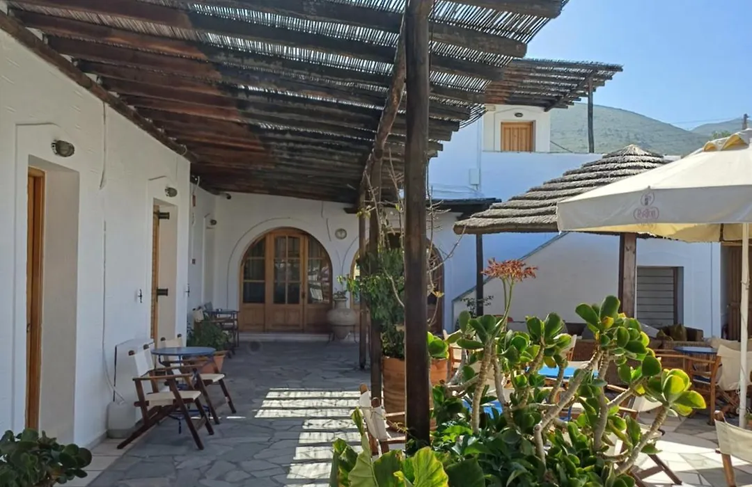 Siroco'S Rooms And Studios-1