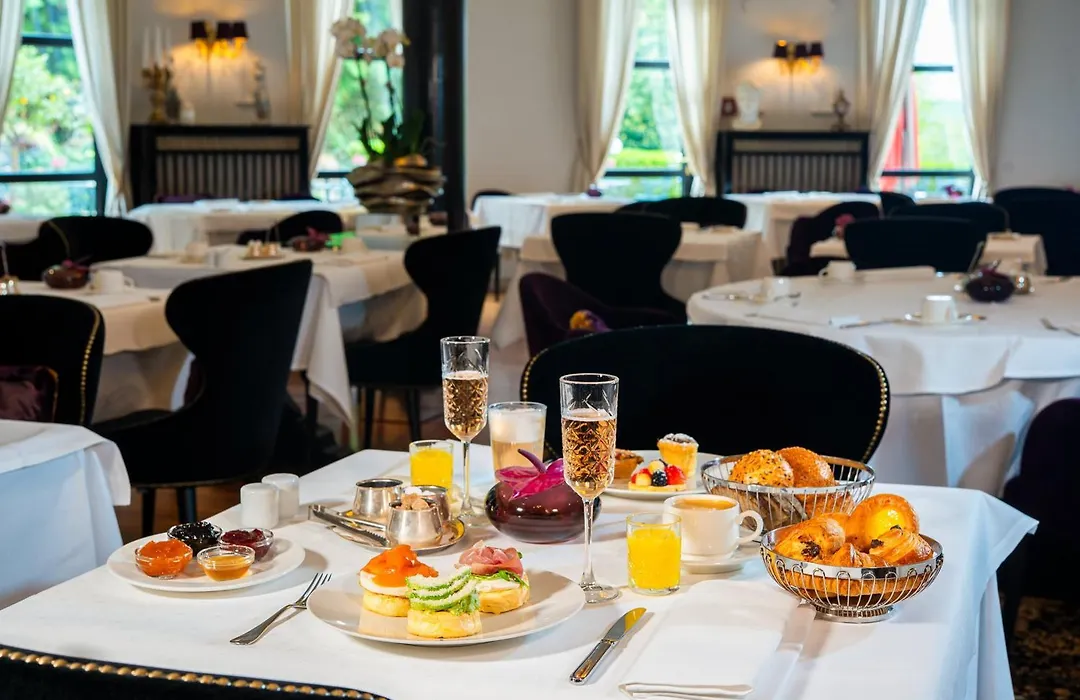Victor'S Residenz-Hotel Schloss Berg-1