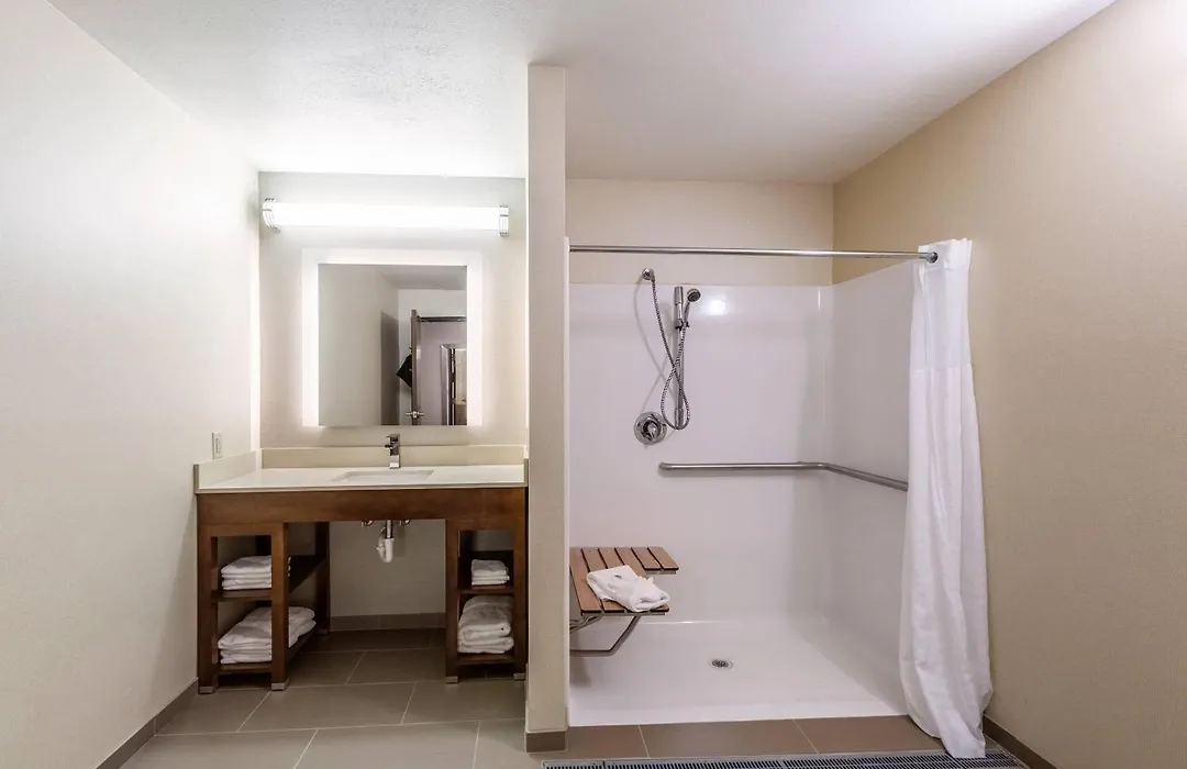Comfort Suites Escanaba West-1