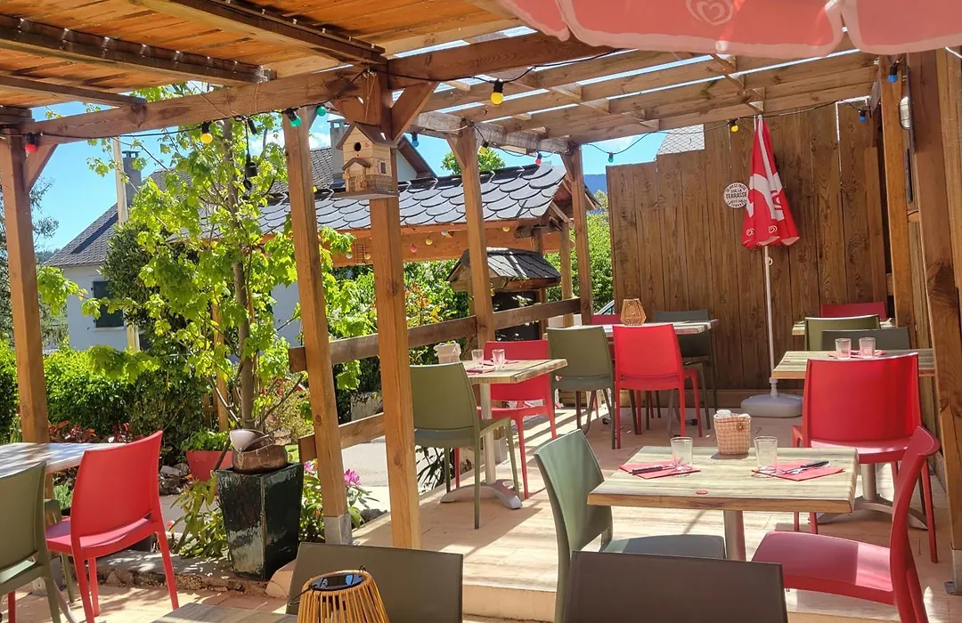 Le sapin rouge - Restaurant - bar - chambres d'hôtes-1