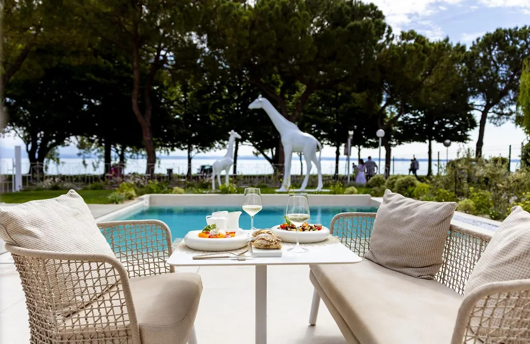Hi Hotels Sirmione - Lakeview Pool-1