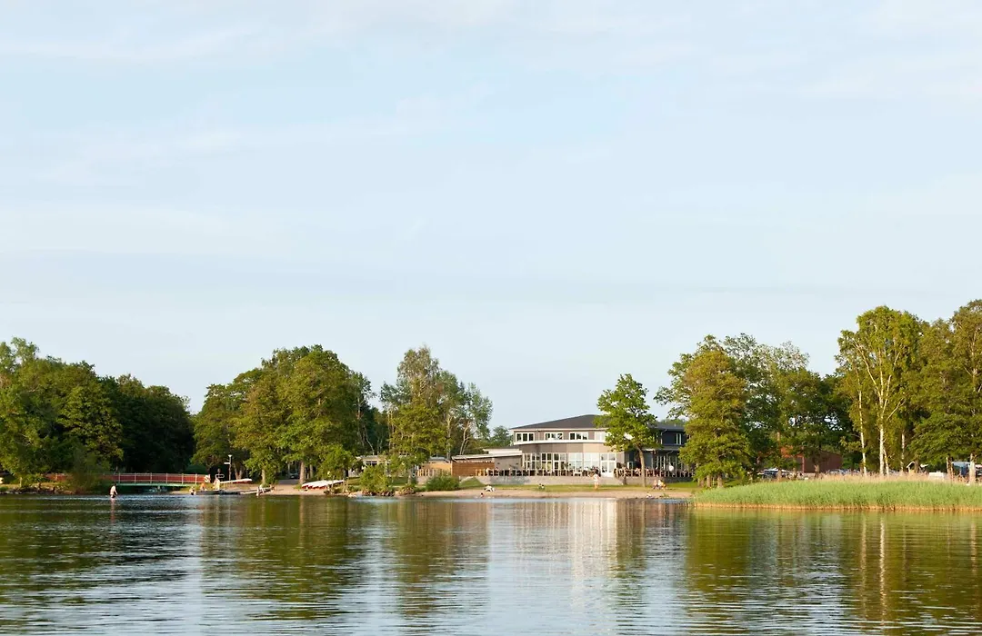 Ringsjoestrand Camping, Hotell Och Stugby-1